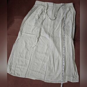Stripped skirt with belt